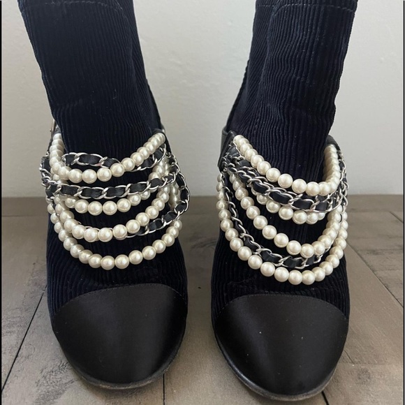 CHANEL BOOTIES - Picture 4 of 6